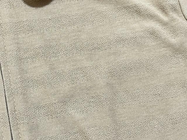 【ファッションセンターしまむら UVボーダーZIPPK】うっすらとボーダー模様がデザインされている