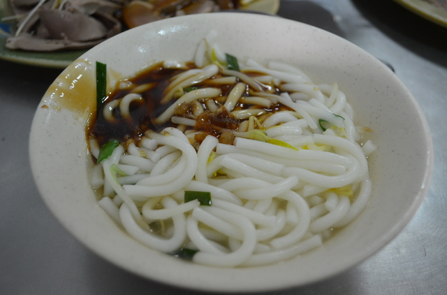  ふわふわとした不思議な食感と米の香りが病みつきになる『南環市場米苔目』の米苔目（乾麺＝スープなしバージョン）