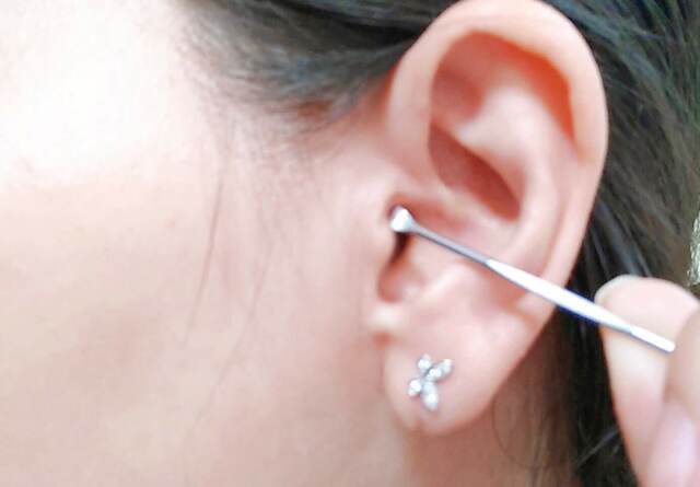 耳かきは、細くて持ちやすい