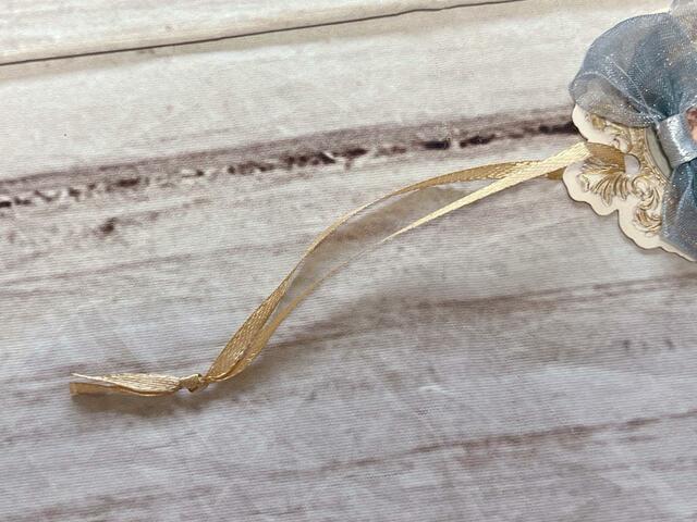 リボンもゴールドで高級感抜群！