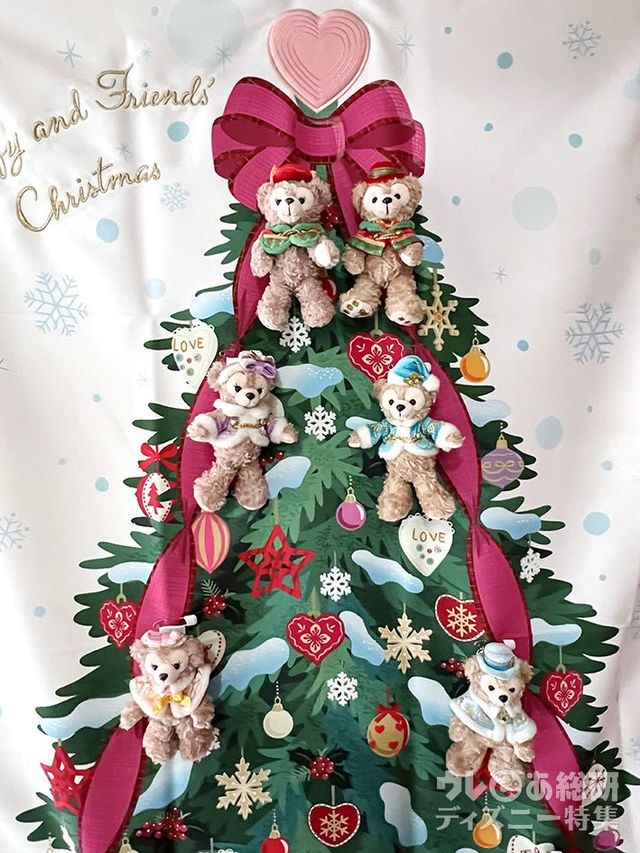 「クリスマスを楽しむグッズ」タペストリーとぬいぐるみバッジ