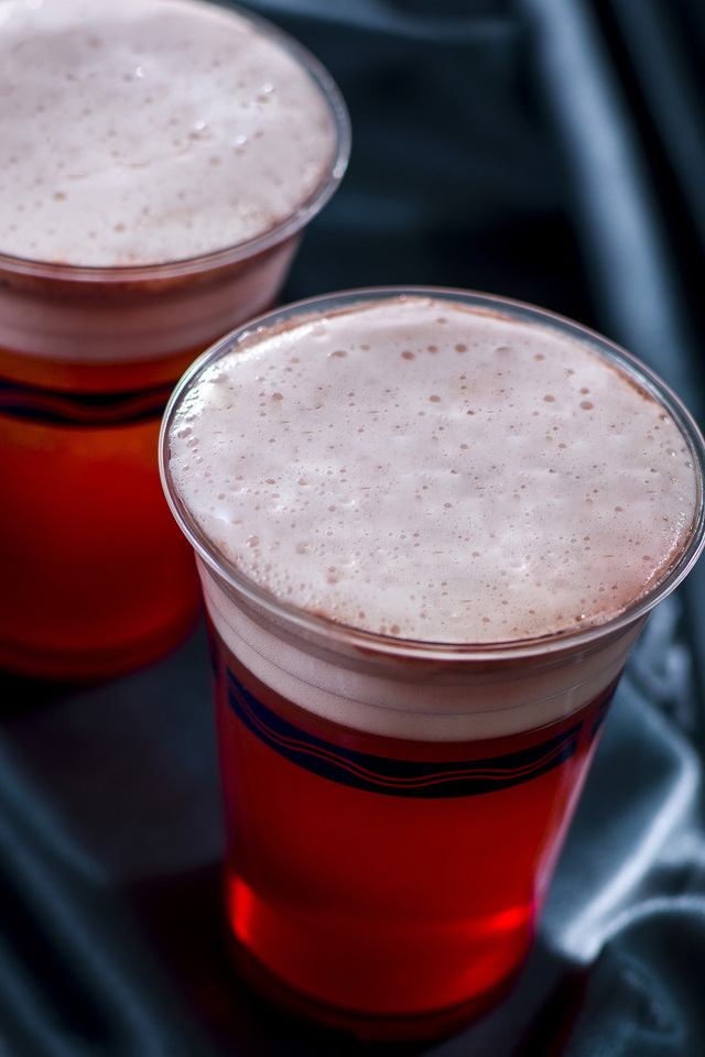 ビアカクテル（ざくろシロップ）｜バーナクル・ビルズ｜東京ディズニーシー「ディズニー・ハロウィーン」2018