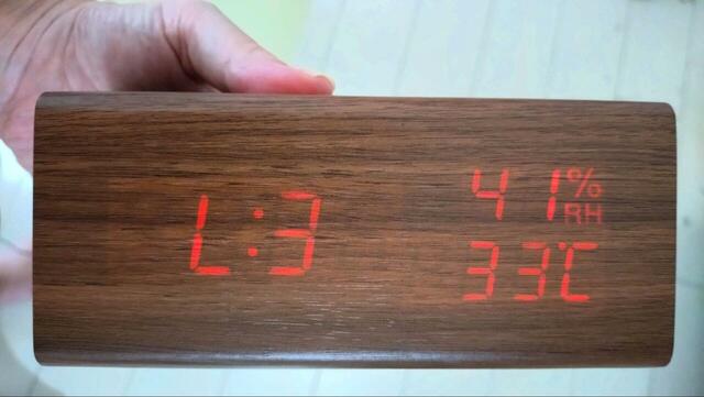 【ニトリ 置くだけスマホ充電LED時計】「L:3」は3段階のうちもっとも弱めの明るさです