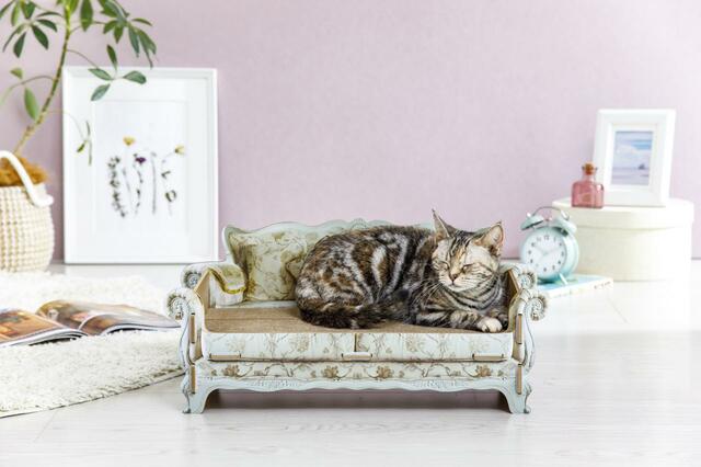 交換できる爪とぎソファ花柄　使用イメージ