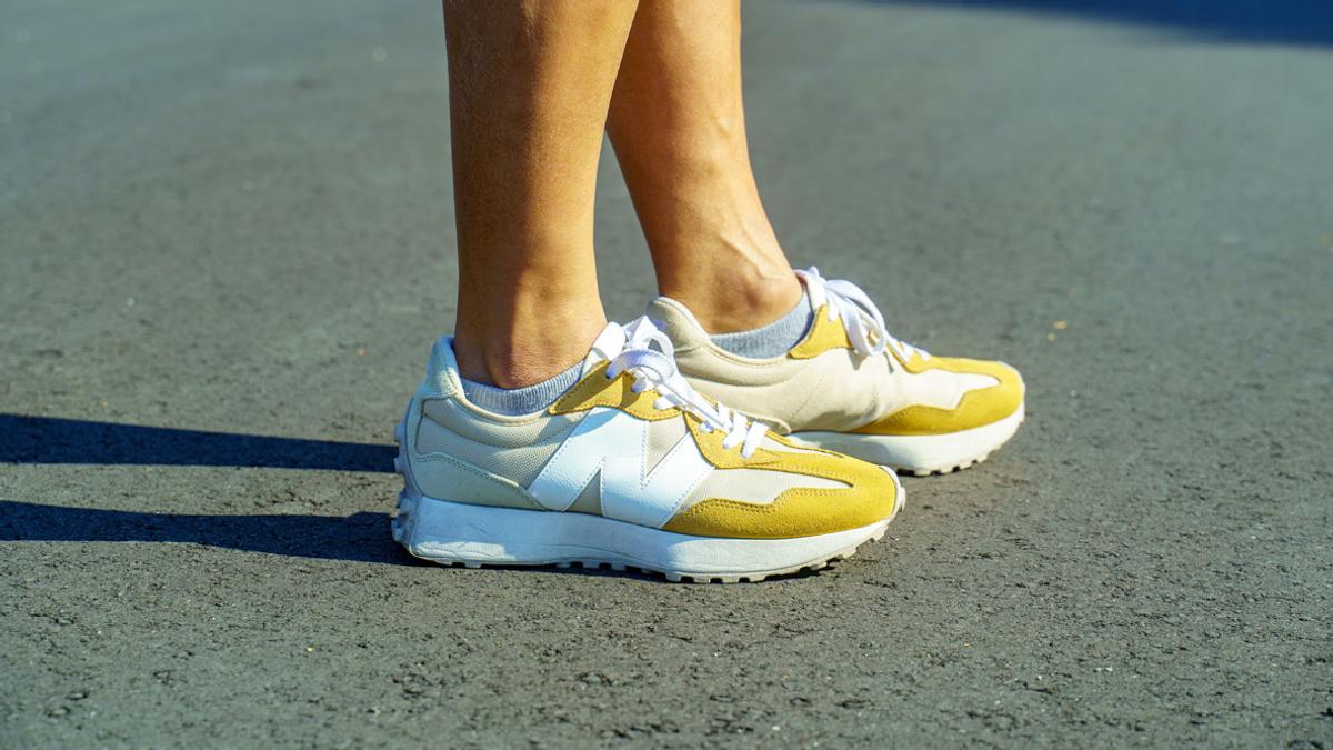 何を履いたらいいかわからないとき、ついニューバランスの「327」を