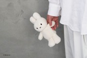 【BON TON TOYS ミッフィー】「Fuzzy 18cm」3,300円／Off White、サイズ：W13.5 x D11 x H18 cm