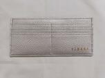 シルバー×金色ロゴがオシャレ【素敵なあの人】2023年8月号：付録「TABASA（タバサ）レザー調超スリム財布」価格：1340円（税込）
