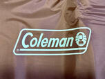 正面にミントグリーンカラーのコールマンロゴ入り！