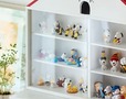 【スヌーピー×ベルメゾン「コレクション収納ラック『スヌーピー』」】フィギュアなどの小さなコレクションを「見せる収納」としてディスプレイ