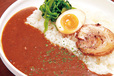 Bal＆dining～Earth～（御徒町）　家系カレー 800円　ほうれん草、味付け煮卵、チャーシューのトッピングでカレーの新しいおいしさを発見。