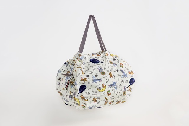 【Shupatto コンパクトバッグ トムとジェリー】約15リットルのMサイズ。価格は3,960円