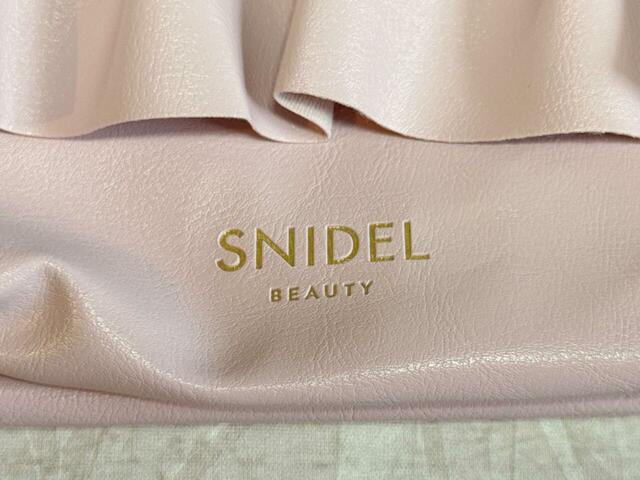 正面下部には「SNIDEL BEAUTY」のブランドロゴが箔押しされています