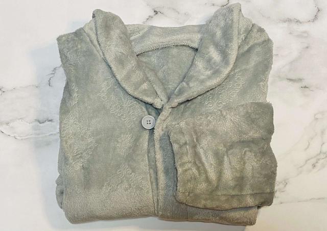 【NITORI】ボア着る毛布 (エンボスボーテ GY)／税込1,990円