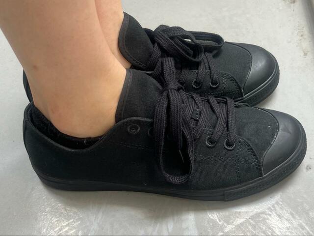 【無印良品　疲れにくい撥水スニーカー】少し大きめの作りなのか、普段24.0〜24.5cmサイズを履いていてもかかとの方に少し余裕がありました