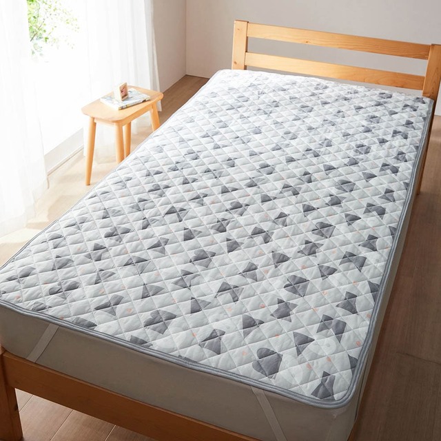 おとな可愛い柄に注目！接触冷感のひんやり敷きパッド｜￥ 1,840～ 3,300 （税込）