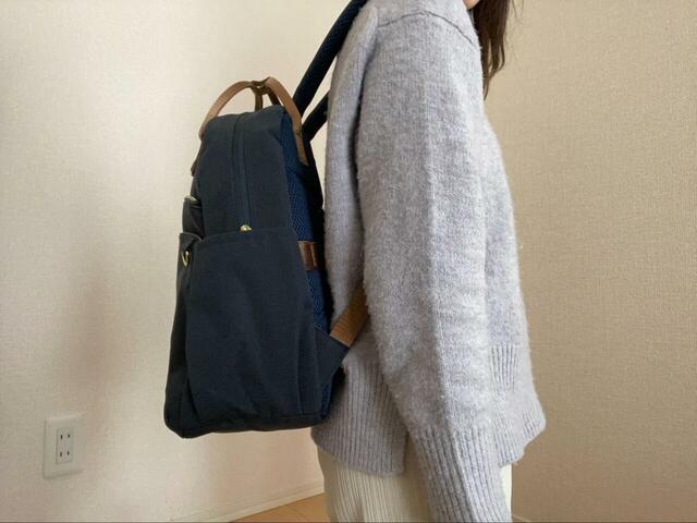 【anello MART リュック】背中への当たりがソフトなため、荷物のゴツゴツ感が気になりにくいです