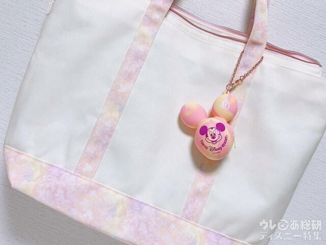 裏面はシンプル。グッズコレクションをたくさん飾れます