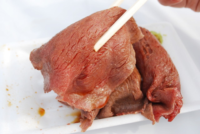 「肉フェス TOKYO 2015 春」／肉の匠 将泰庵の和牛炙り握り