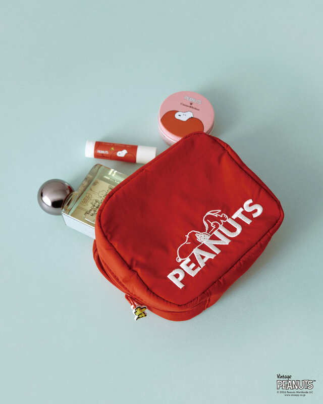 【PEANUTS×コスメキッチン】Cosme Kitchen＜PEANUTS＞スクエアポーチ 2,970円／たっぷり収納で使いやすい毎日の相棒ポーチ
