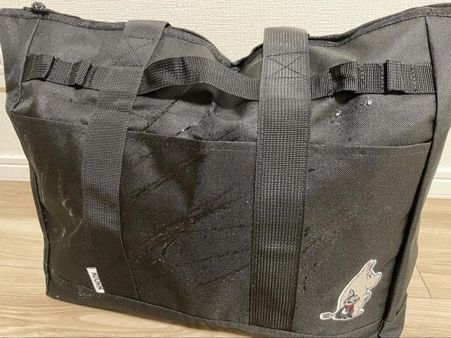 【MOOMIN 撥水 MULTI BIG TOTE BAG BOOK】隅にはムーミンとリトルミイの刺繍が