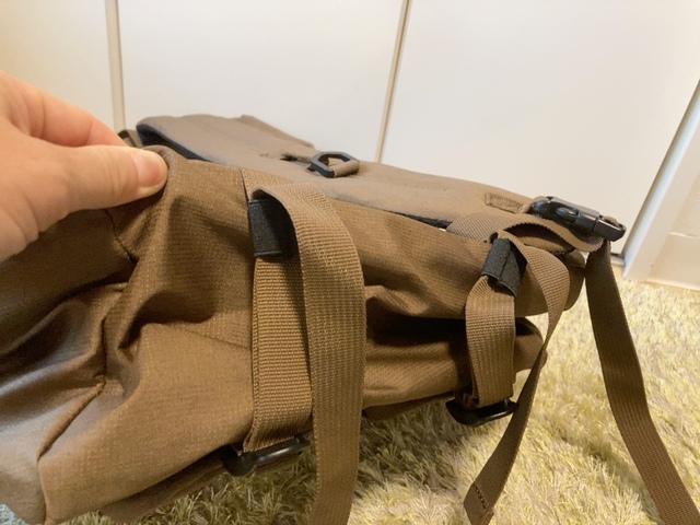 【ワークマン ジョイントバックパック】下部のドローコードに丸めたタオル、ミニテントなどを取り付けることもできますよ