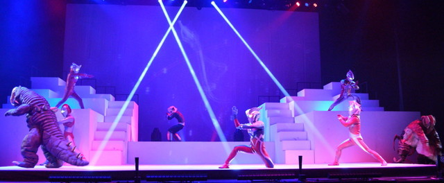 『ウルトラヒーローズ THE LIVE』／舞台シーン