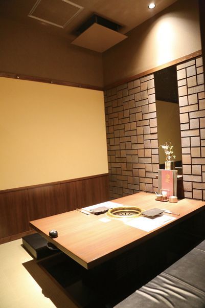 関西・焼肉の名店15／薩摩 牛の蔵 本町店（本町）　内観