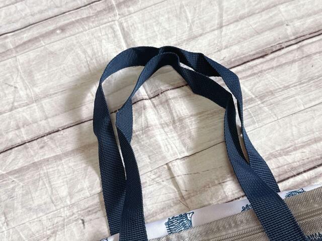 【cookpad plus 2025年夏号特別付録】持ち手は長めで、肩がけができる長さ