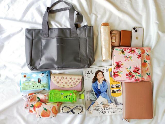 1泊2日の旅行もいけそう？『大人のおしゃれ手帖』10月号：付録「PLAIN PEOPLE（プレインピープル）」多機能おしゃれトートバッグ