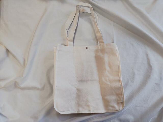 裏面はシンプルな無地