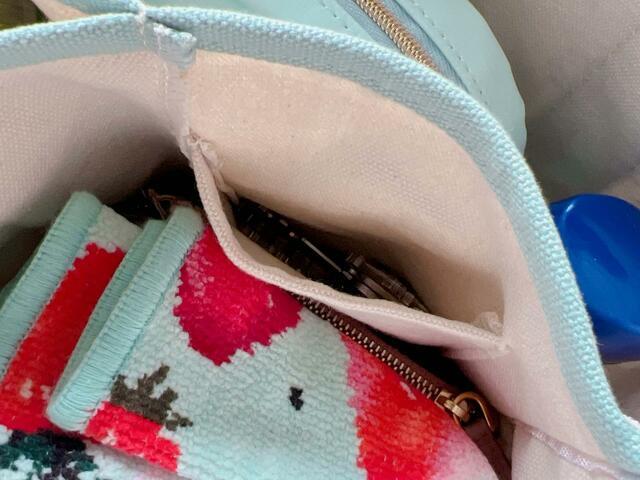 内側のポケットには鍵などを入れるのがおすすめ