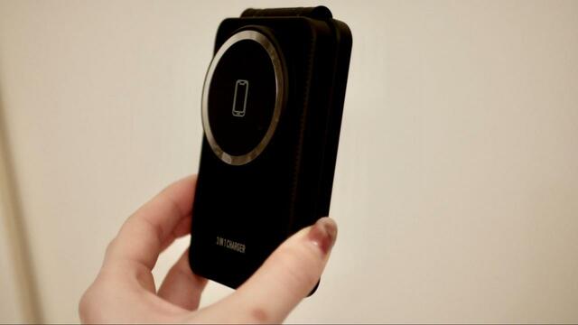 【3COINS　3in1ワイヤレスチャージャー】コンパクトに折りたためて便利！　折りたたみ時のサイズは縦約11cm×幅約6.8cmです