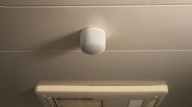 【3COINS マグネットスタンド防水スピーカー】天井に取り付けると「音が降ってくる」体験もできておすすめです♪