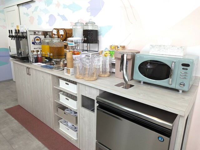 【シュガービーチ大洗】フロント内で提供するドリンク飲み放題サービス