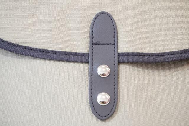 留め具はフェイクレザー