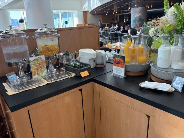 【カフェトスカ モーニングブッフェ】フレーバーウォーターはレモン・オレンジ・ライム・ミント入り！爽やかで食後のリセットにもぴったり♪