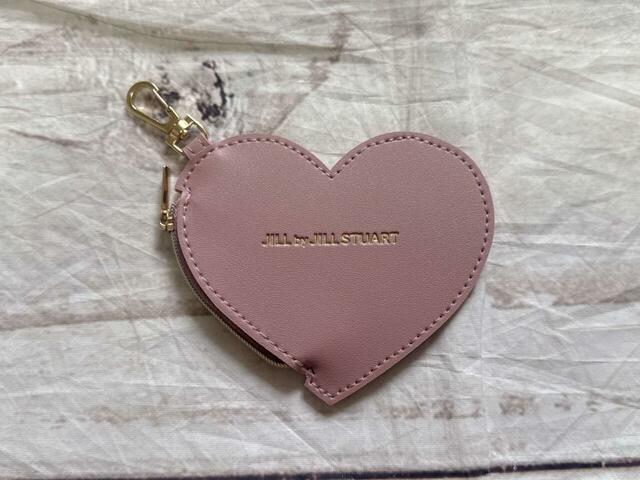 ポーチチャームはキュートなハート形♪