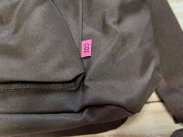 【otonaMUSE（オトナミューズ）6月号増刊】フロントポケットにはピンクの「COZ」のタグが♡