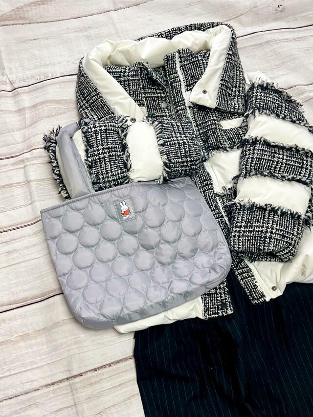 ダウンジャケットを合わせたカジュアルスタイルも◎