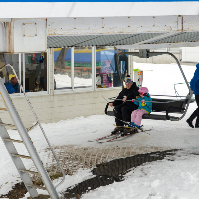 さっそくリフトに乗って、ゲレンデへ｜Snow Country Instructors