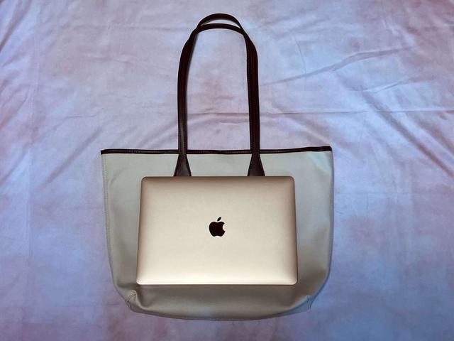 【ZARA】13インチのMacBook Airも楽々入ります