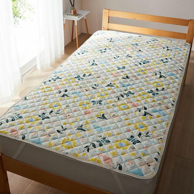 おとな可愛い柄に注目！接触冷感のひんやり敷きパッド｜￥ 1,840～ 3,300 （税込）
