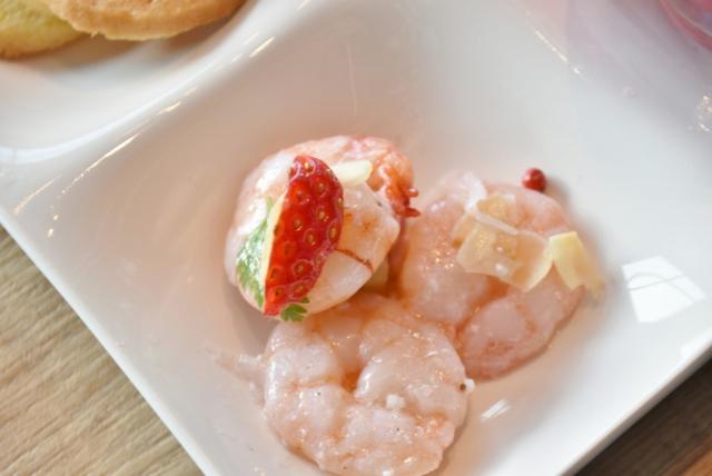 甘酸っぱいいちごとエビがマッチ!