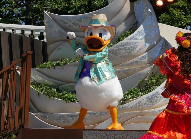 「東京ディズニーシー　25周年“スパークリング・ジュビリー”」ダンス・ザ・グローブ！