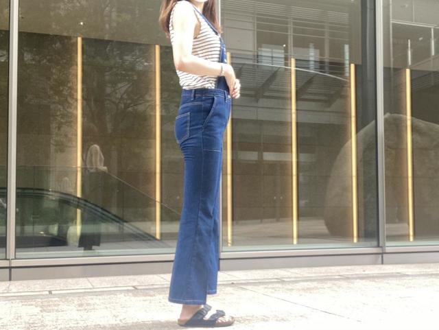 【しまむら　Cデニムレアオーバーオール】ブーツカットになった裾がかっこいい