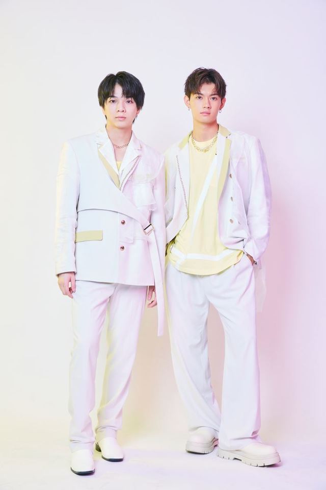 左から塩﨑太智、佐野勇斗