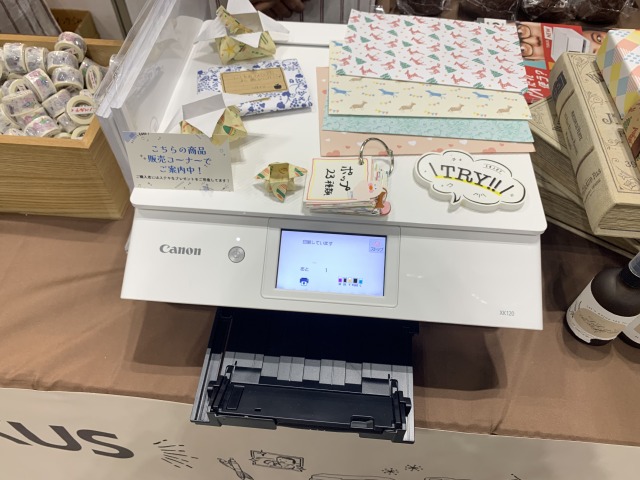 オリジナルの包装紙をプリント体験！