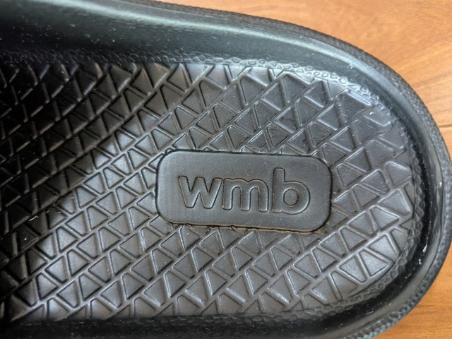 【ワークマン　デザインサンダル】インソールには三角形の凹凸が。肌当たりが良くサラッとした履き心地です♪