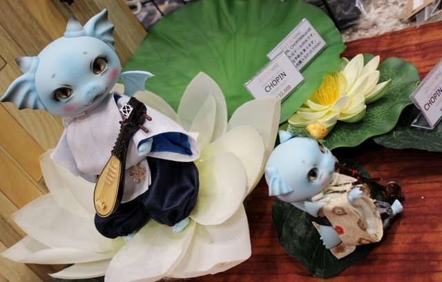 伝統的な日本の衣装、狩衣(かりぎぬ)のドール