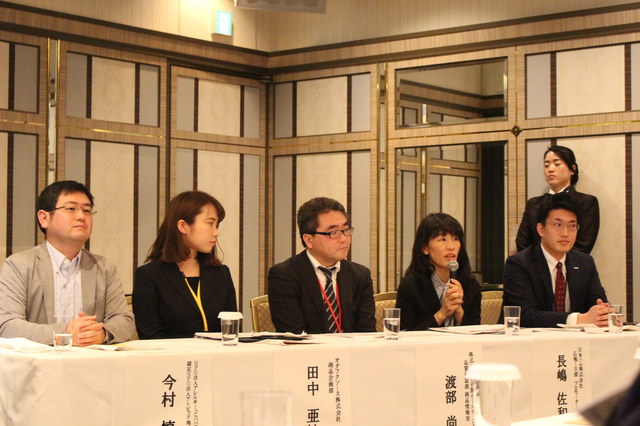 食品メーカー各社の代表によるトーク。